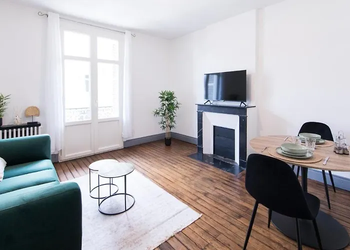 Appartement Avec Balcon A 250 M De La Gare, Hyper Centre