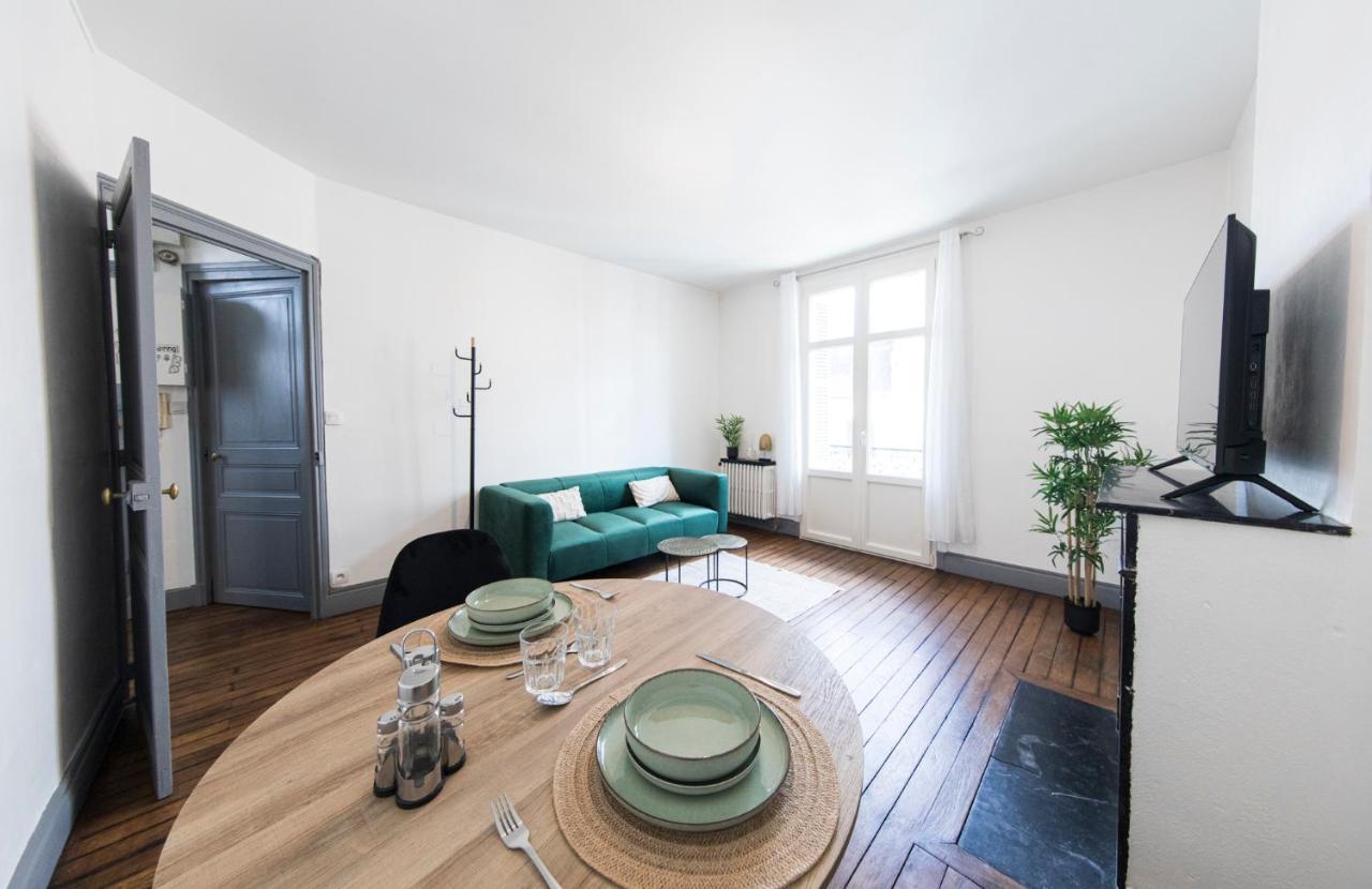 Avec Balcon A 250 M De La Gare, Hyper Centre Appartement *