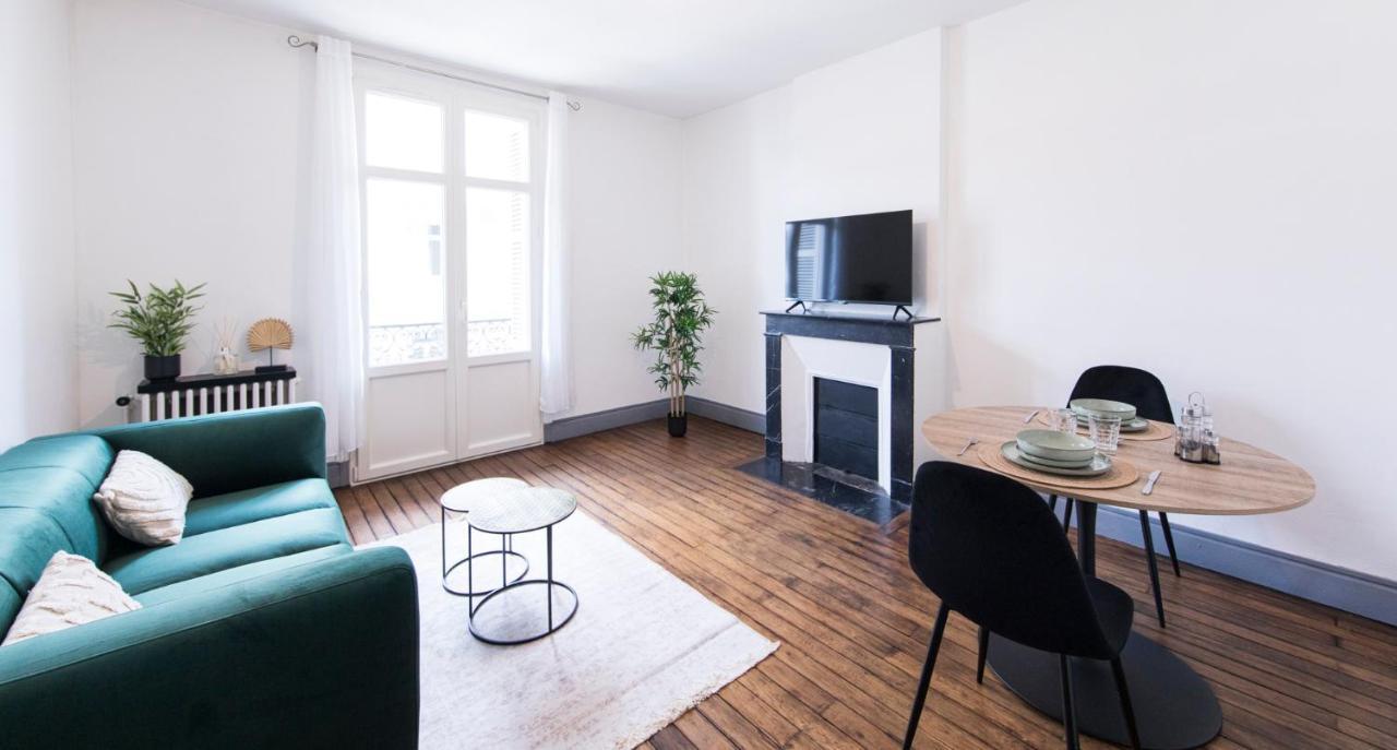 Appartement Avec Balcon A 250 M De La Gare, Hyper Centre *